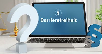 Laptop mit Schriftzug Paragrafen-Symbol Barrierefreiheit und 3D-Fragezeichen