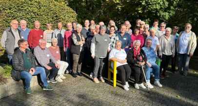 Eine Gruppe von ca. 40 Personen